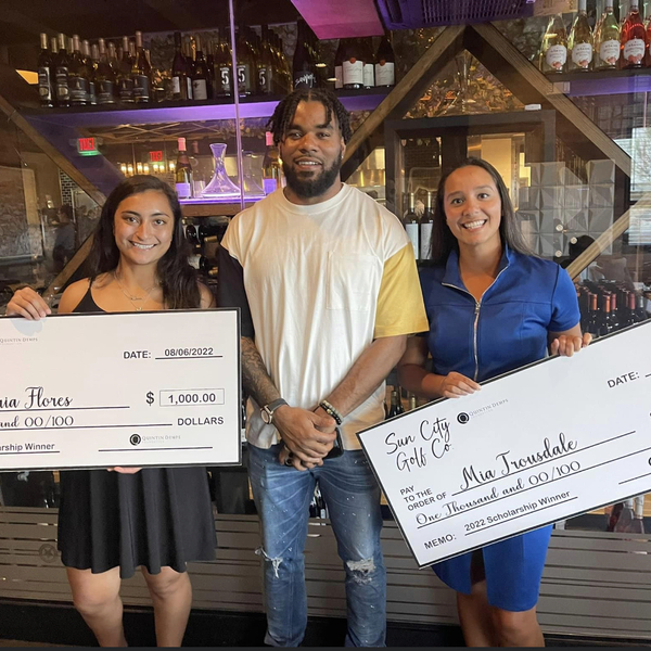 2021 Scholarships Winners Victoria Flores & Mia Trousdale take a picture with foundation Founder Quintin Demps. 
